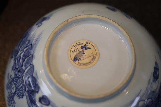 A pair of Chinese Nanking cargo blue and white bowls, Qianlong period, diameter 19cm